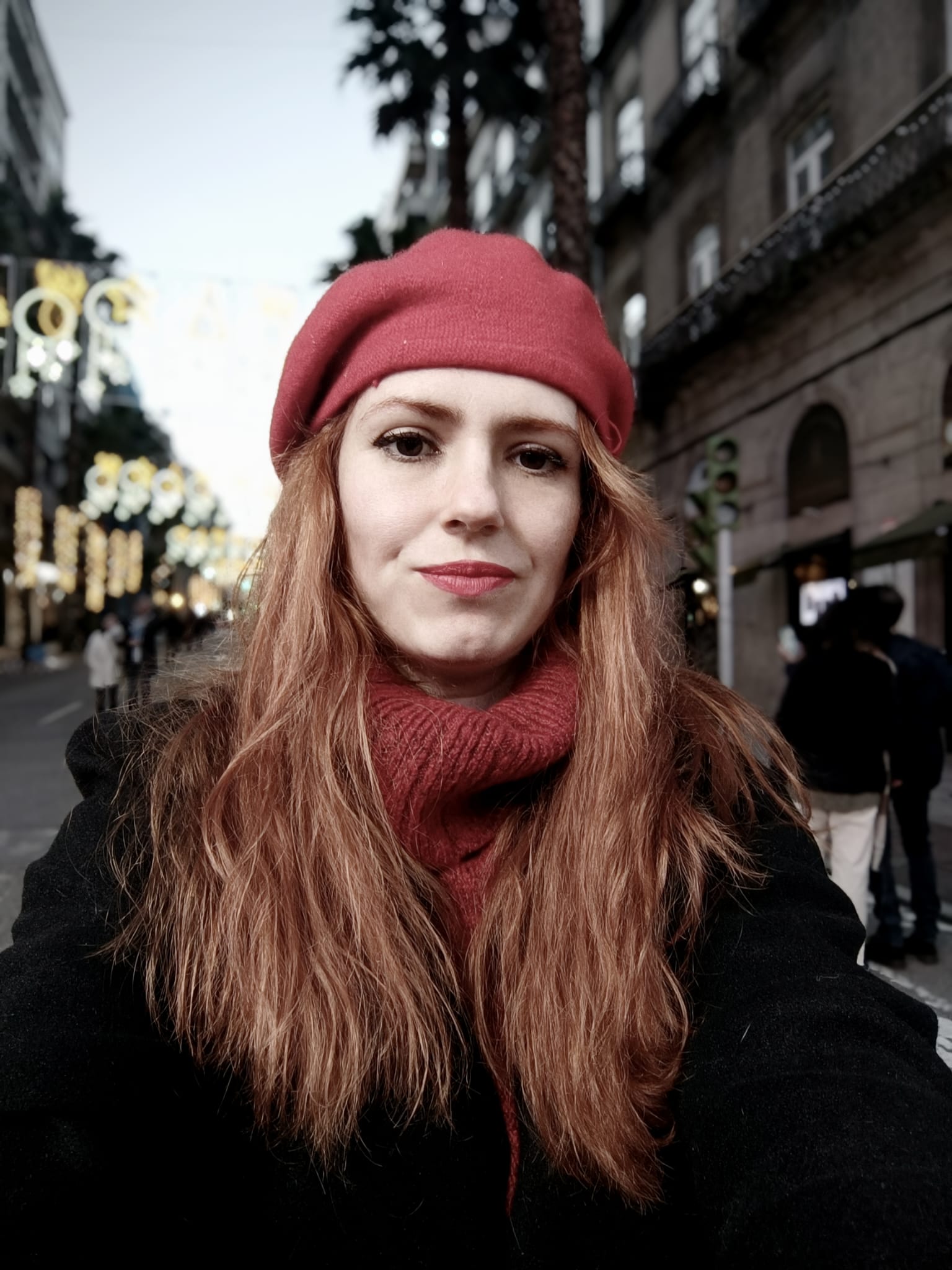 Raquel Cruz viendo las Luces de Navidad de Vigo (Buscando el Grinch pero solo encontré luces navideñas)